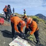 Rescatan el cuerpo sin vida de Juliana Marins en Indonesia tras caerse escalando un volcán